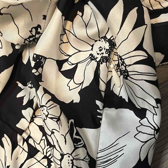 Banana Republic Black/White floral Short Sleeve Dress Sz 2 100% Silk Classic - Picture 6 of 8